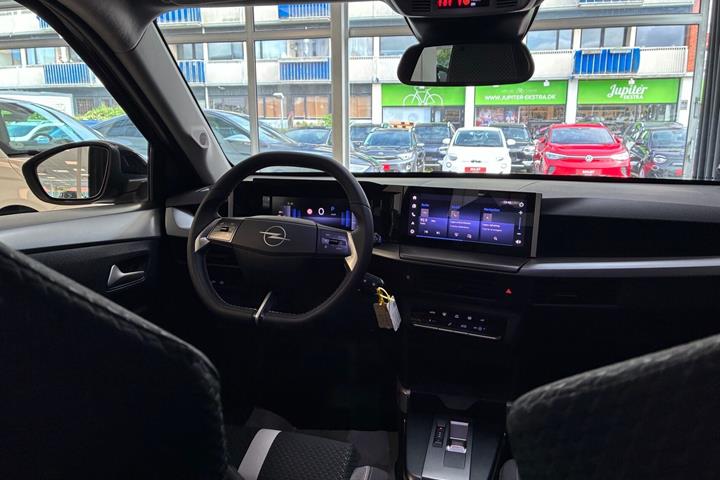Sort Opel Frontera fra 2025