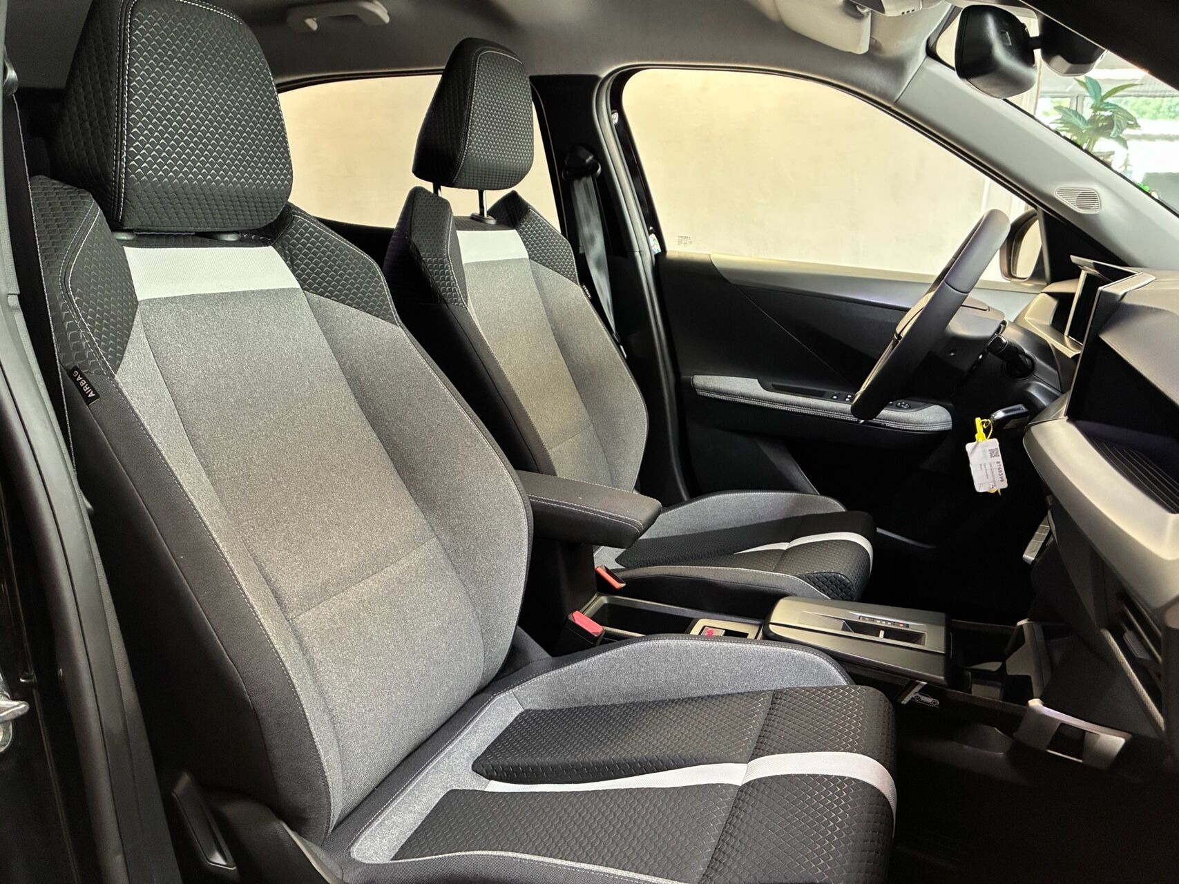 Sort Opel Frontera fra 2025
