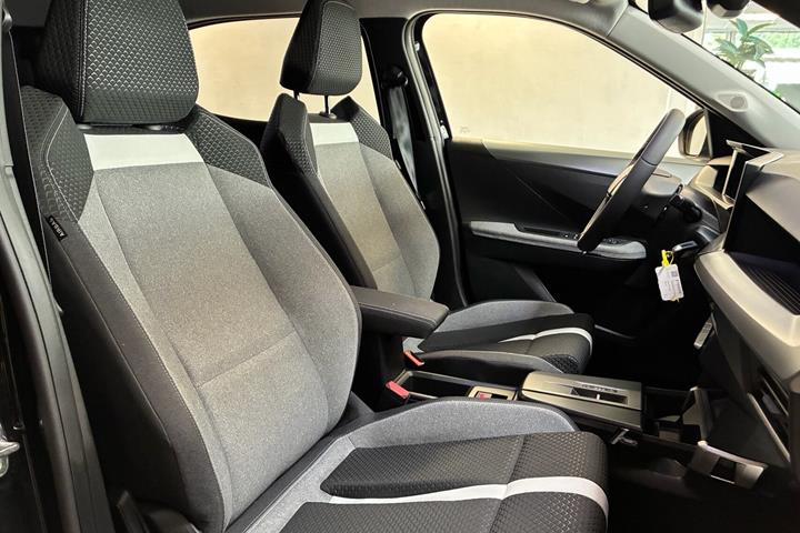 Sort Opel Frontera fra 2025