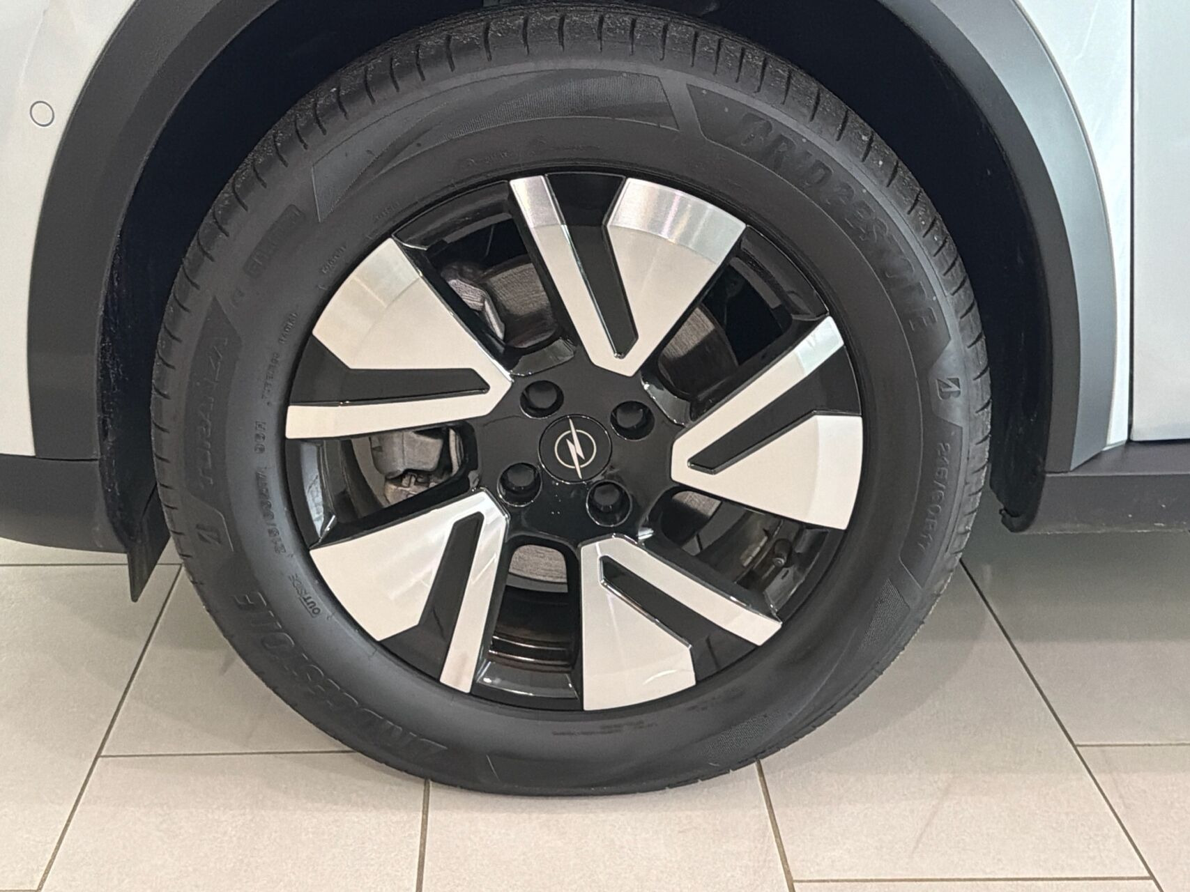Grå Opel Frontera fra 2025