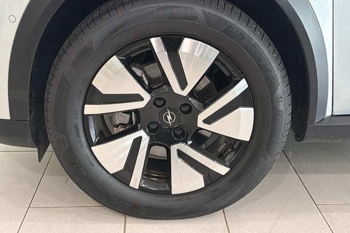 Grå Opel Frontera fra 2025