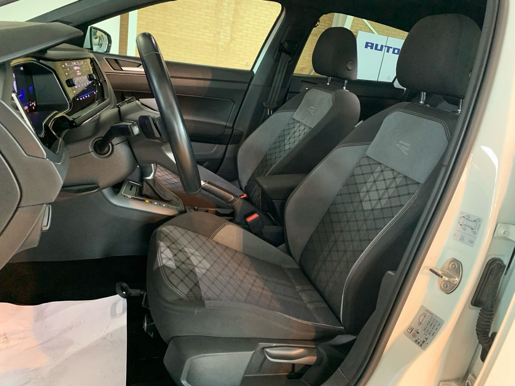 Hvid VW Polo fra 2022