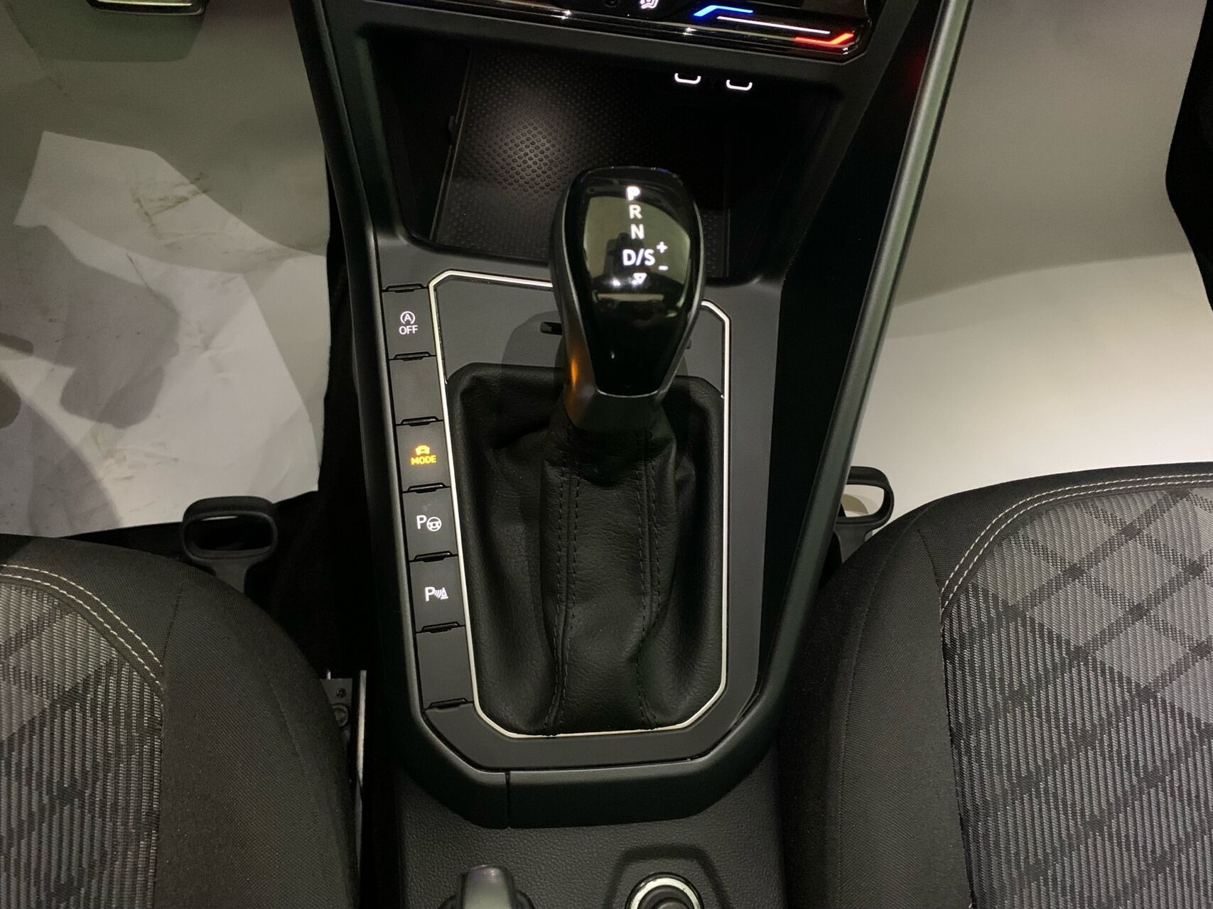 Hvid VW Polo fra 2022