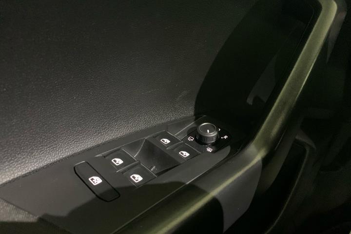 Hvid VW Polo fra 2022
