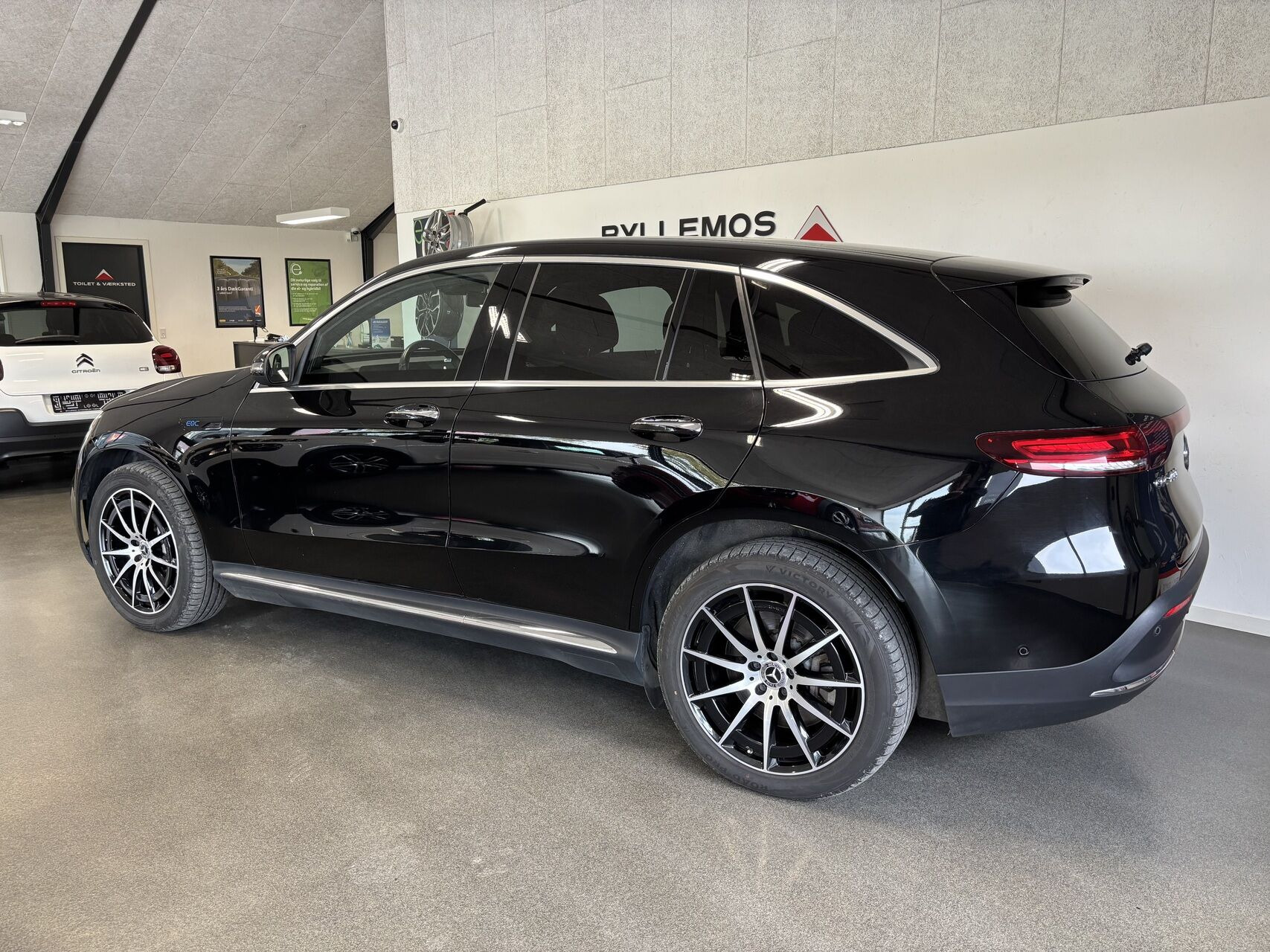Sort Mercedes EQC400 fra 2021