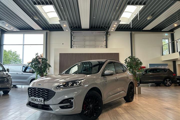 Grå Ford Kuga fra 2023