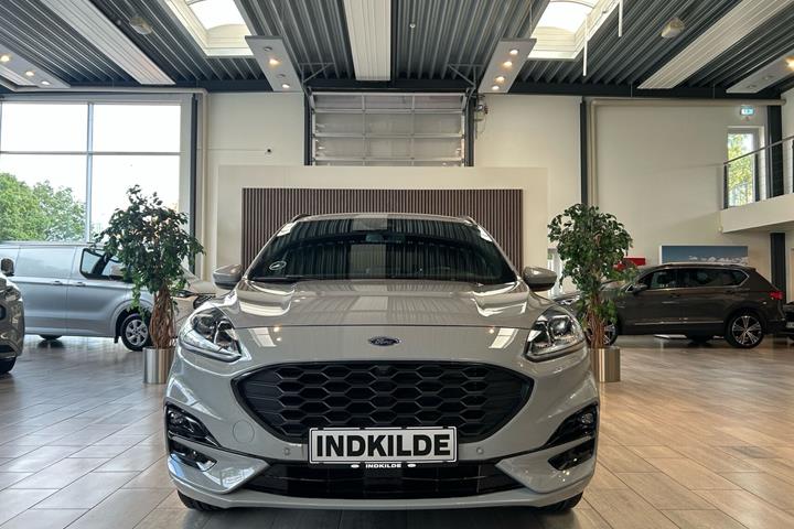 Grå Ford Kuga fra 2023