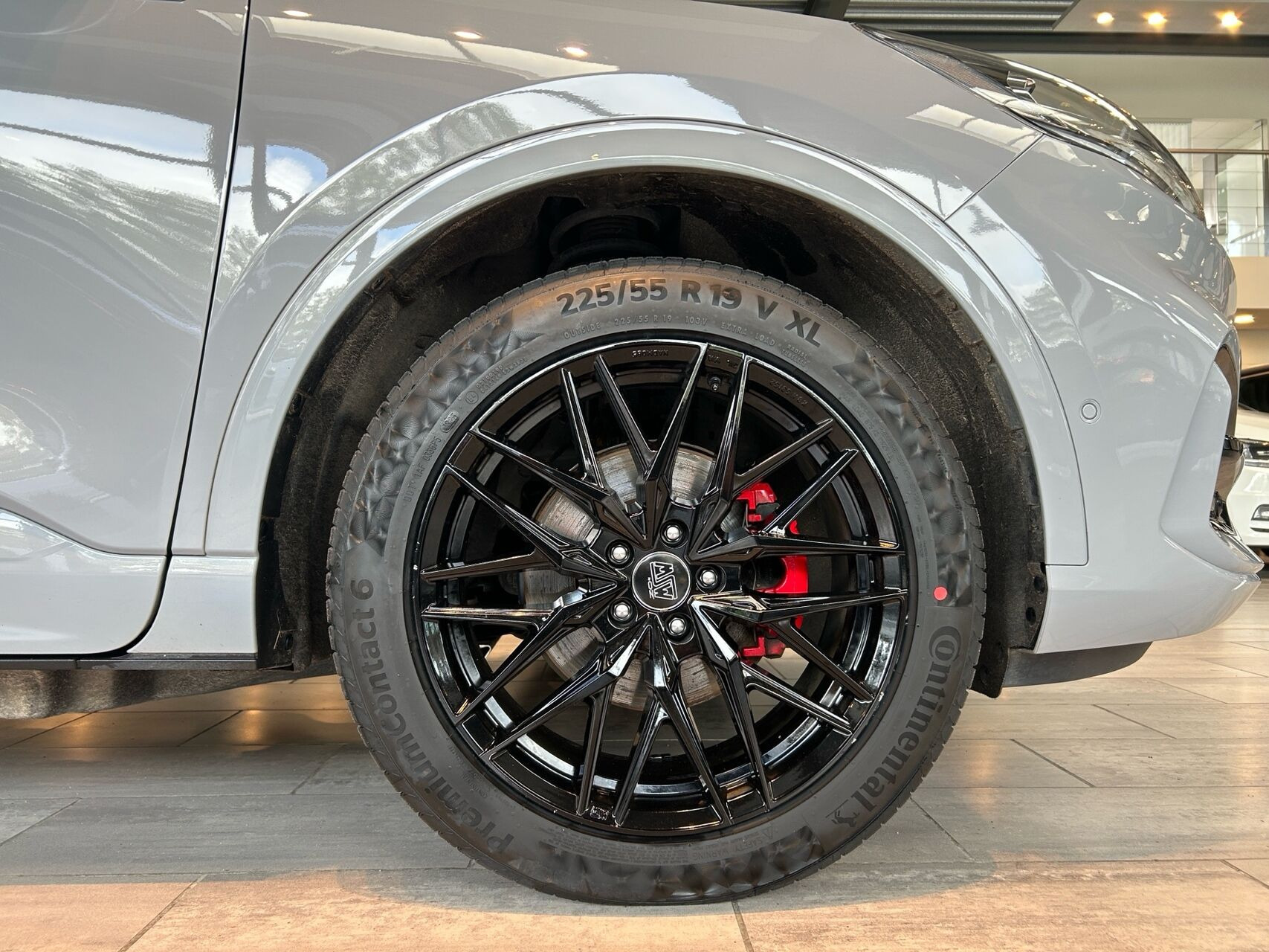 Grå Ford Kuga fra 2023