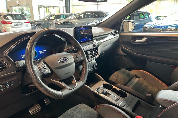 Grå Ford Kuga fra 2023