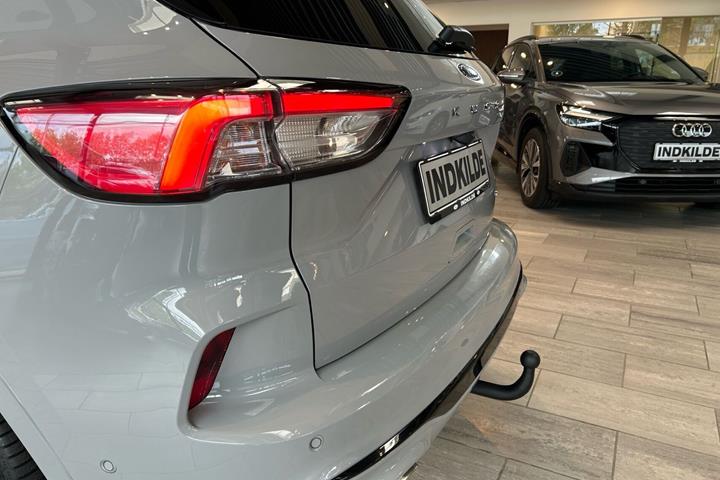 Grå Ford Kuga fra 2023