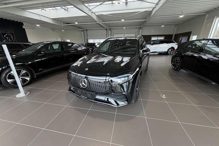 Sort Mercedes EQB250+ fra 2024
