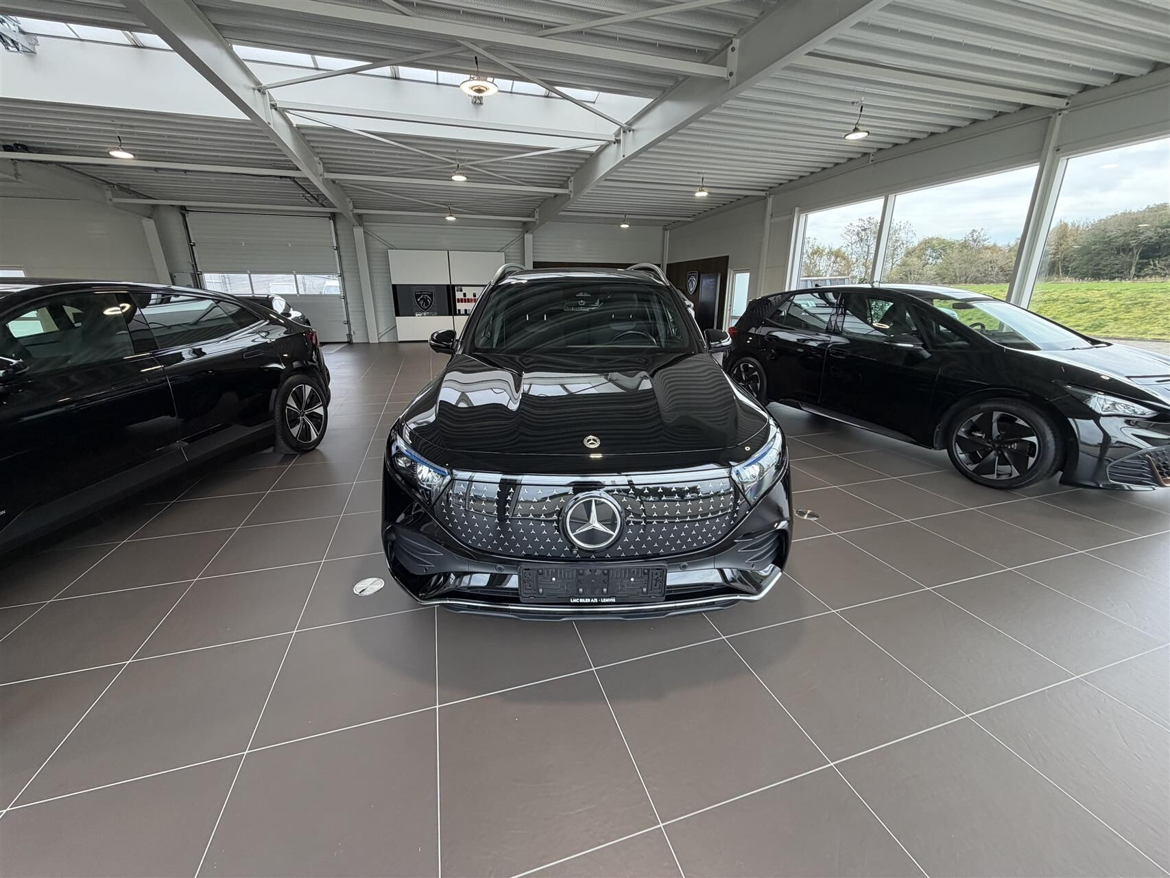 Sort Mercedes EQB250+ fra 2024