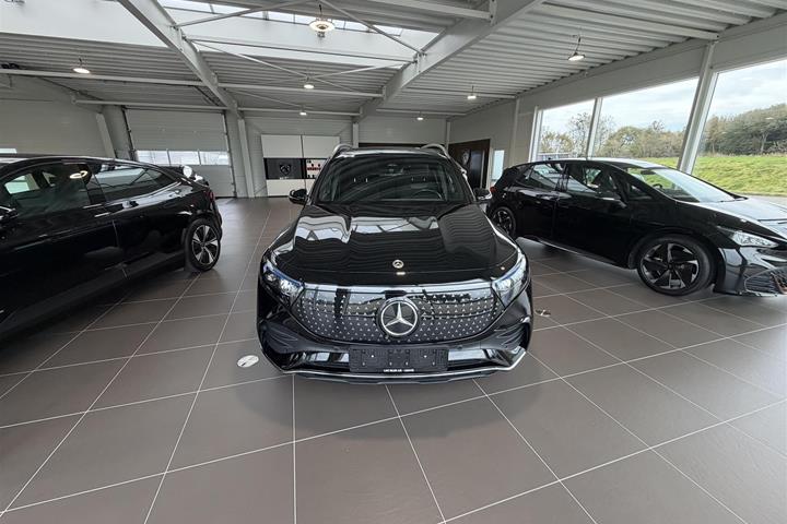 Sort Mercedes EQB250+ fra 2024