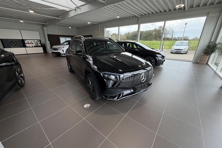 Sort Mercedes EQB250+ fra 2024