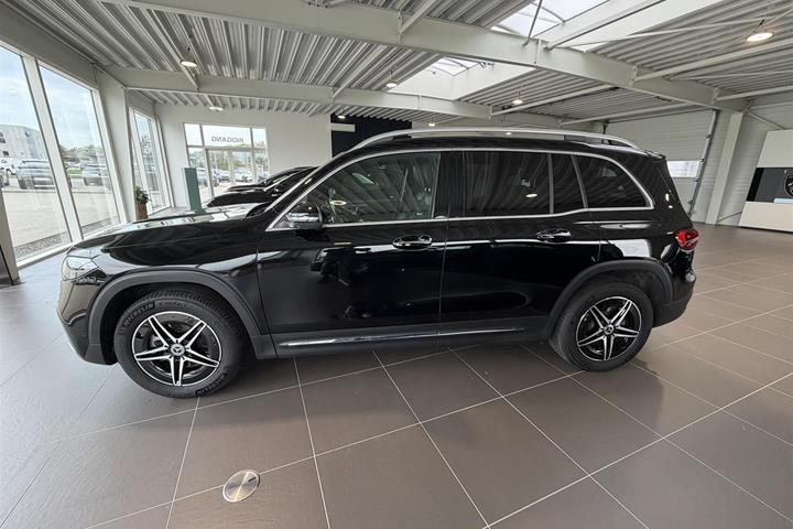 Sort Mercedes EQB250+ fra 2024