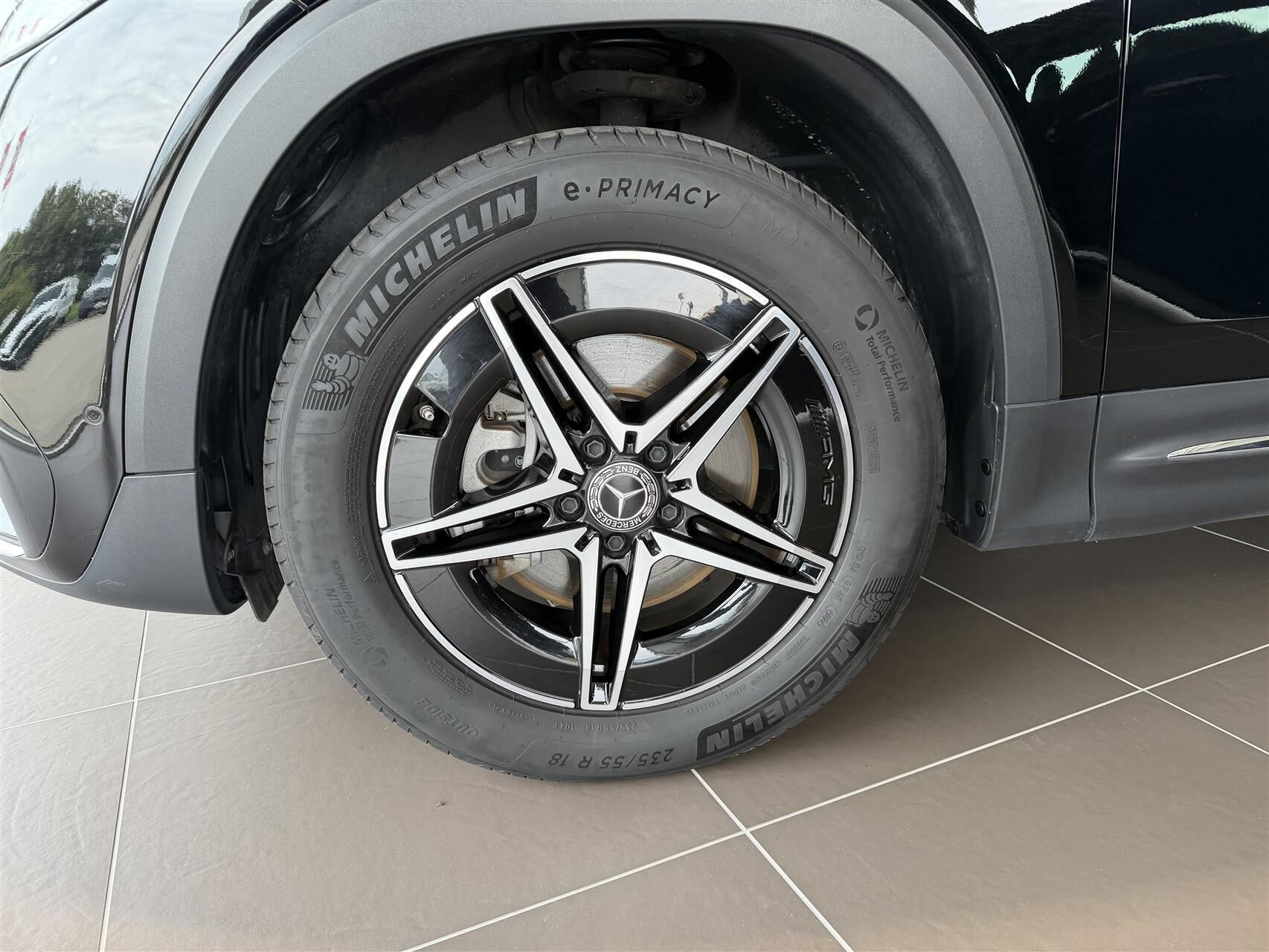Sort Mercedes EQB250+ fra 2024