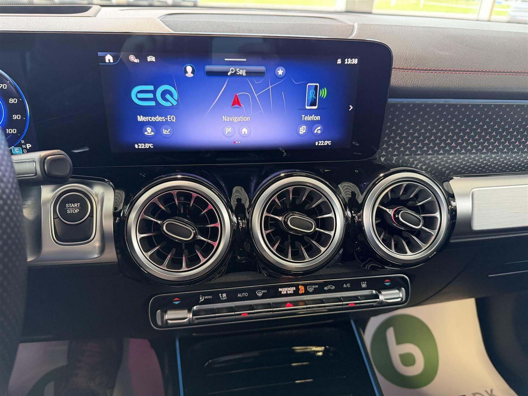Sort Mercedes EQB250+ fra 2024