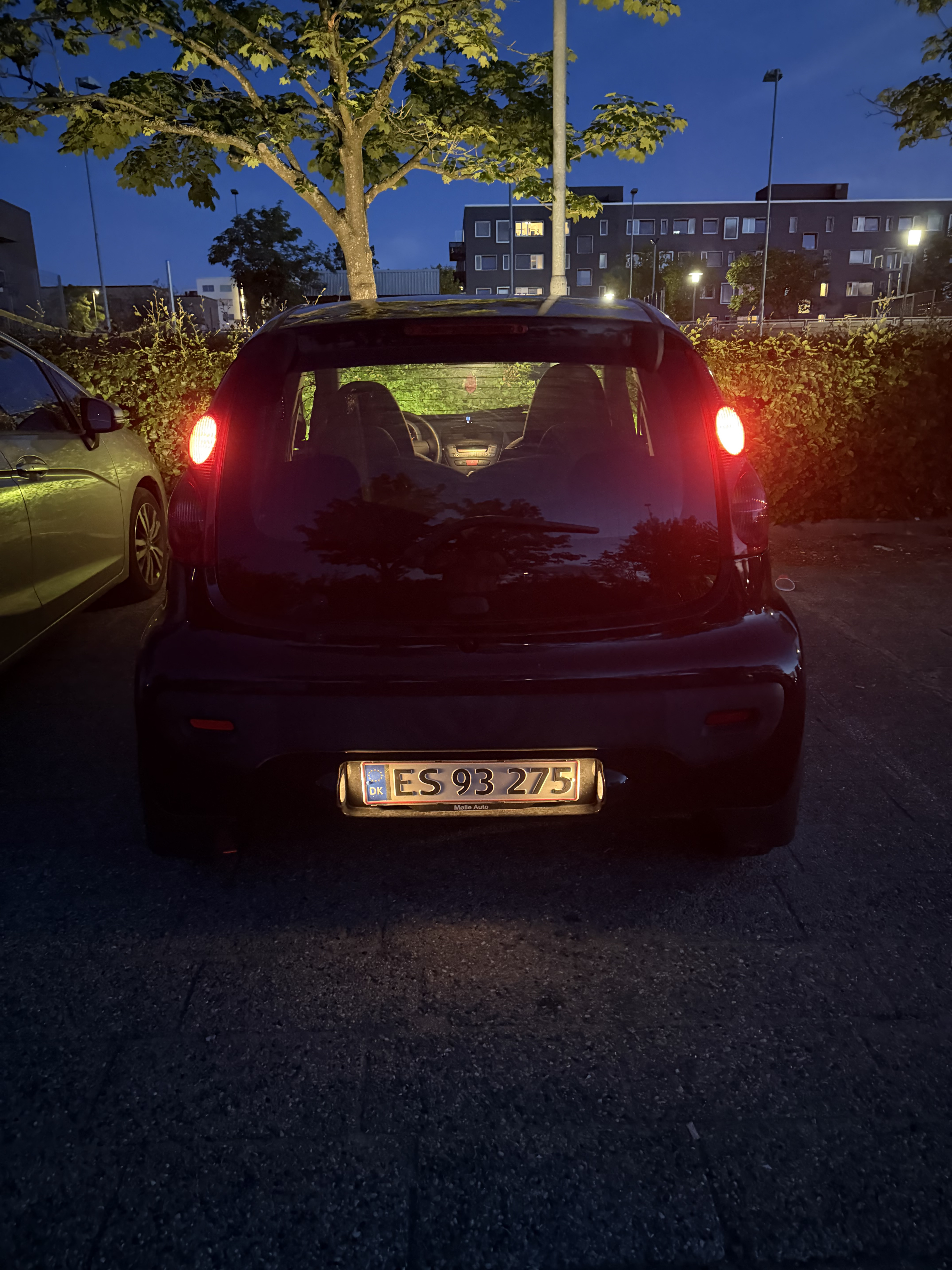 Sort Peugeot 107 fra 2012