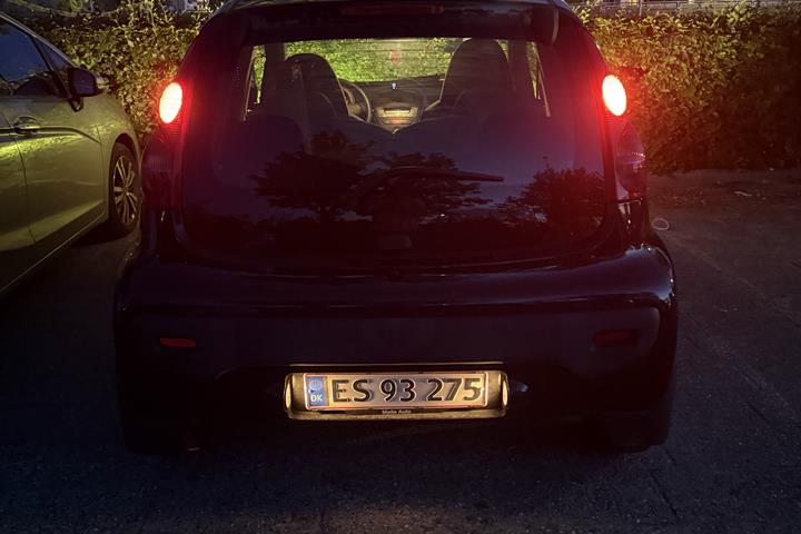 Sort Peugeot 107 fra 2012