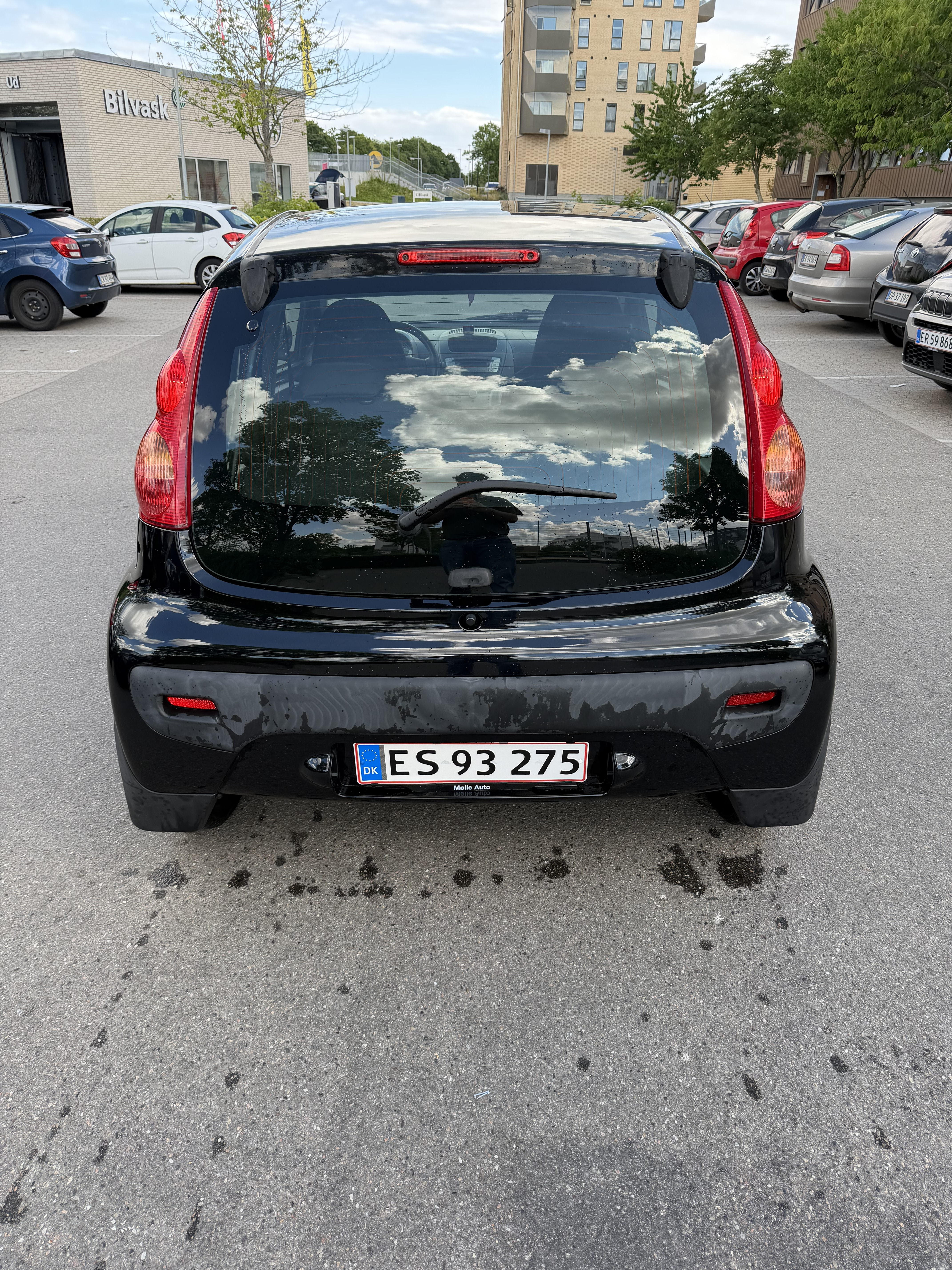 Sort Peugeot 107 fra 2012