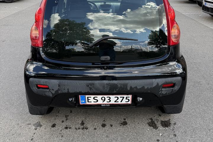 Sort Peugeot 107 fra 2012