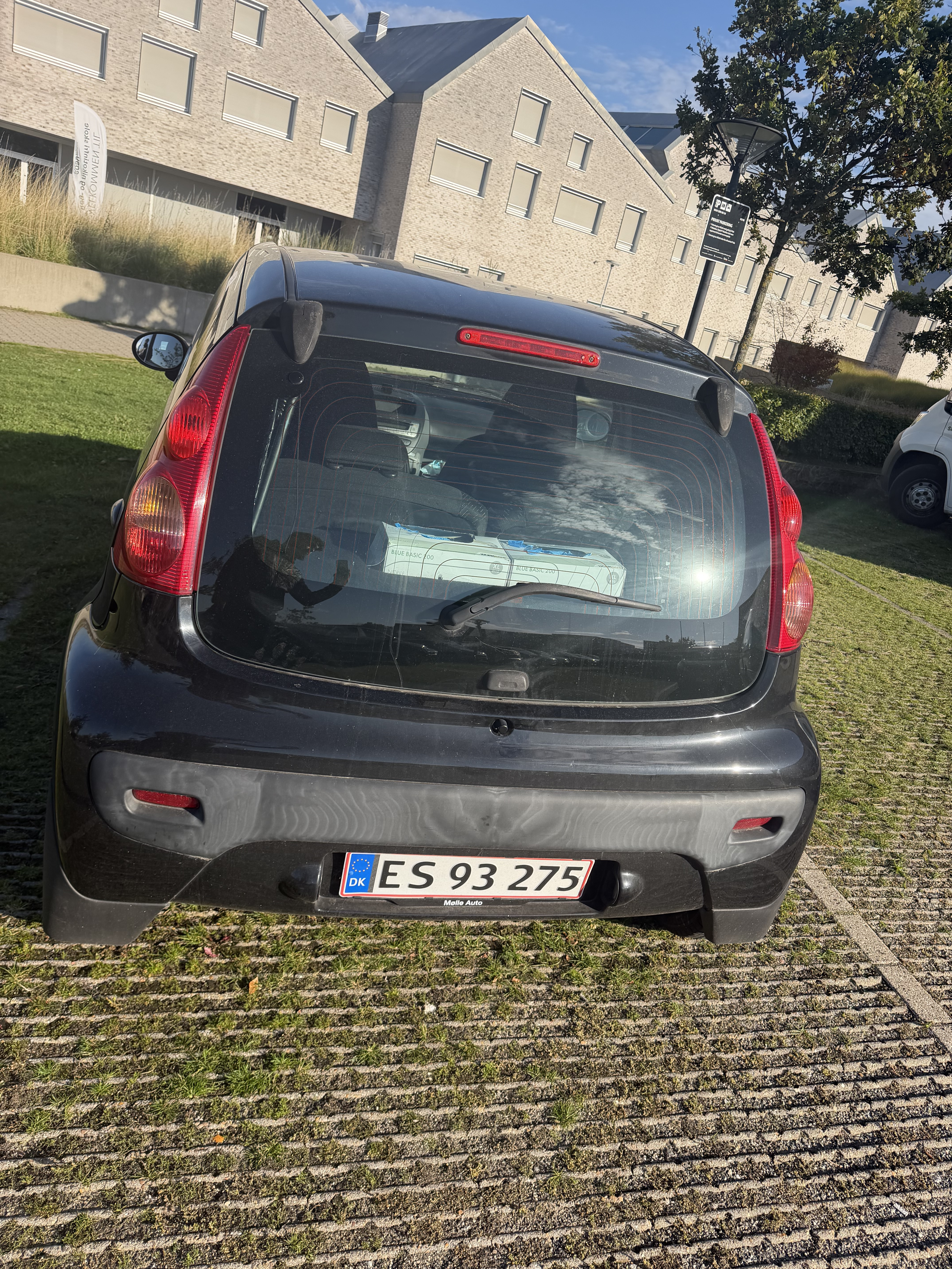 Sort Peugeot 107 fra 2012