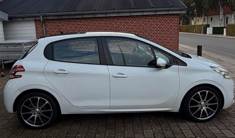 Peugeot 208 1.2 VTi 82 hk 5D