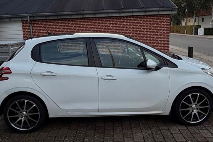 undefined Peugeot 208 fra 2016