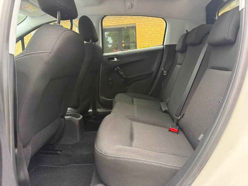 undefined Peugeot 208 fra 2016