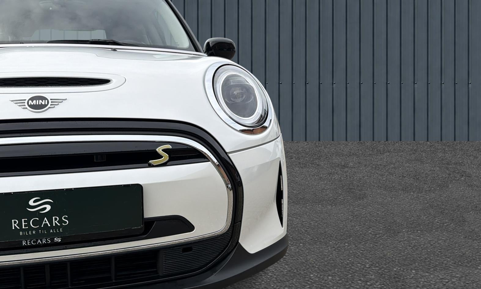 Hvid Mini Cooper SE fra 2023