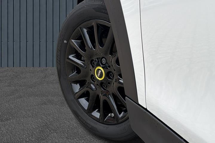 Hvid Mini Cooper SE fra 2023