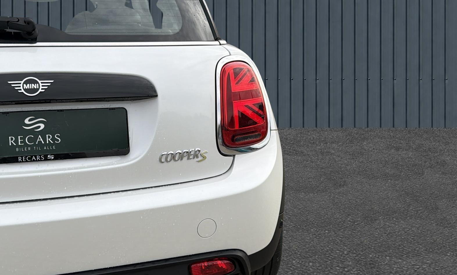 Hvid Mini Cooper SE fra 2023