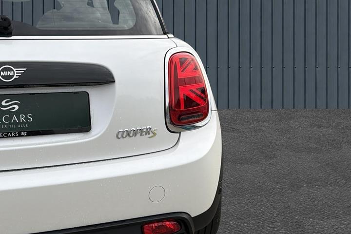 Hvid Mini Cooper SE fra 2023