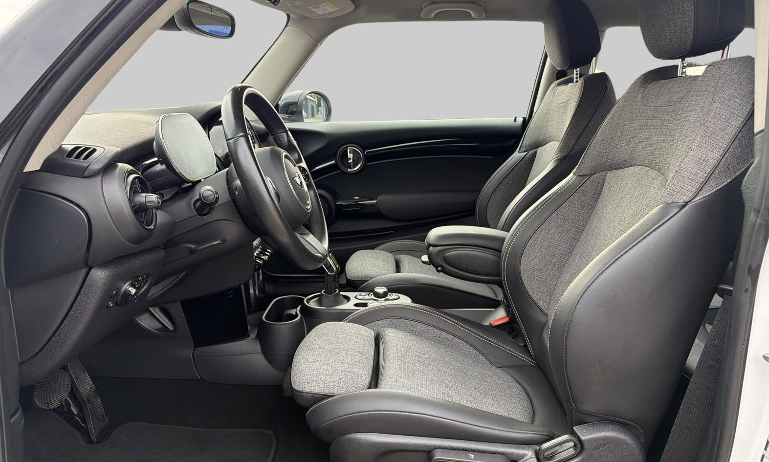 Hvid Mini Cooper SE fra 2023