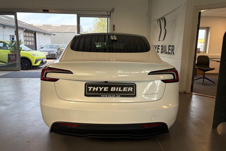 Hvid Tesla Model 3 fra 2024