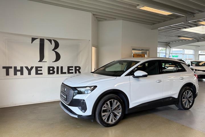 Hvid Audi Q4 e-tron fra 2023 set udefra