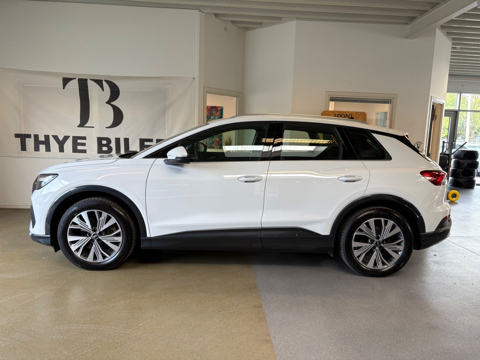 Hvid Audi Q4 e-tron fra 2023