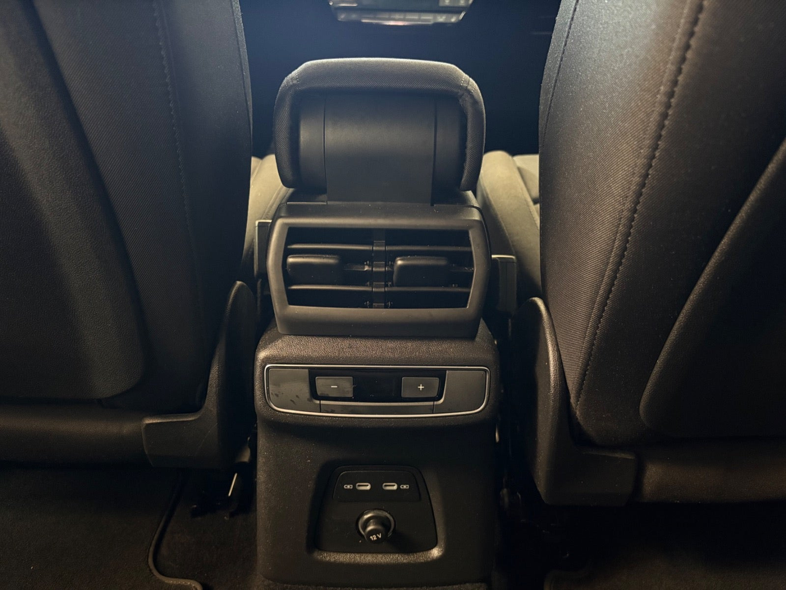Hvid Audi Q4 e-tron fra 2023