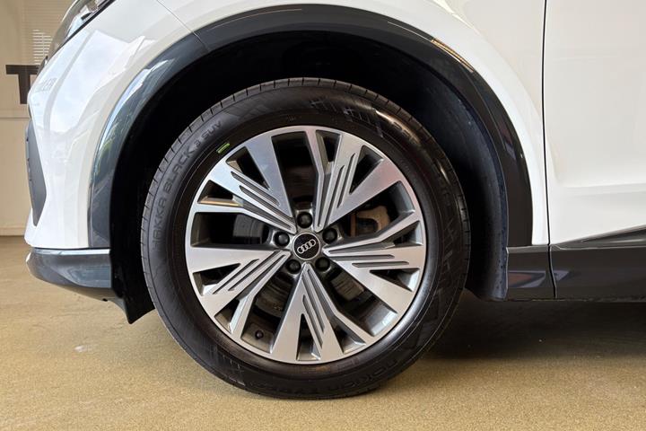 Hvid Audi Q4 e-tron fra 2023