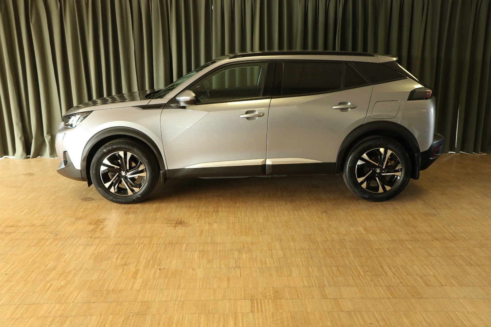 Grøn Peugeot 2008 fra 2020