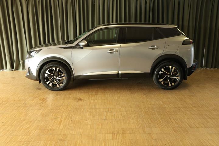 Grøn Peugeot 2008 fra 2020