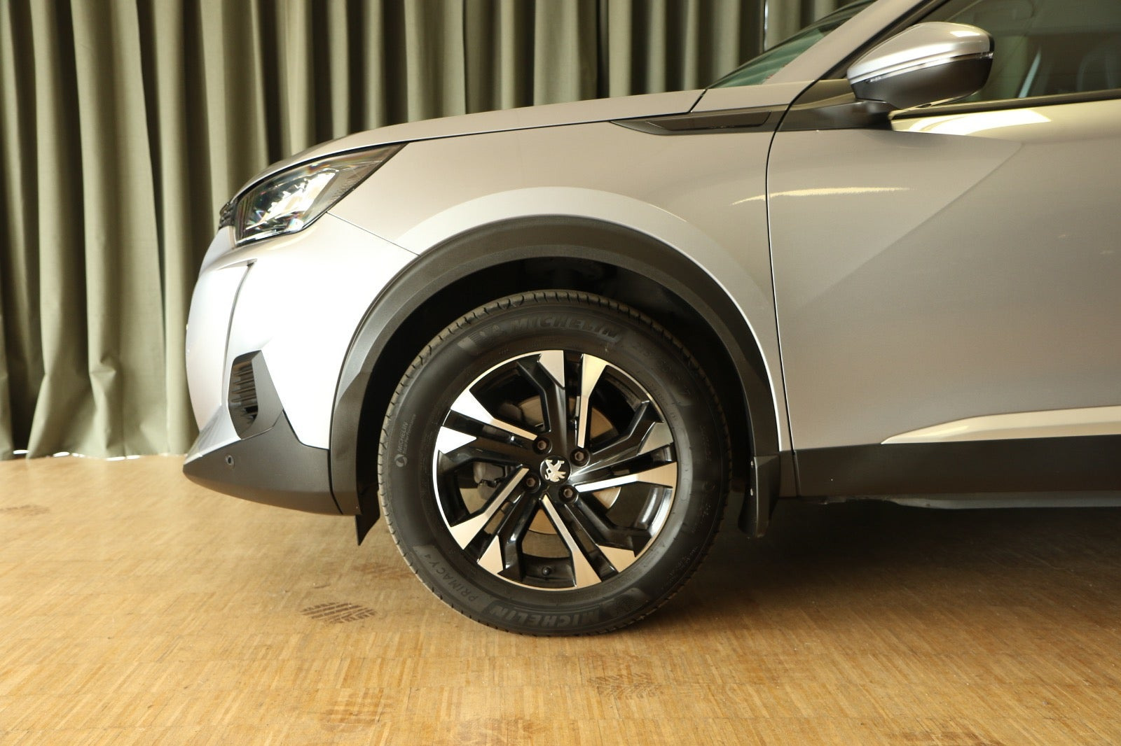Grøn Peugeot 2008 fra 2020
