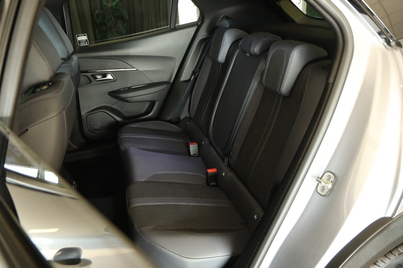 Grøn Peugeot 2008 fra 2020