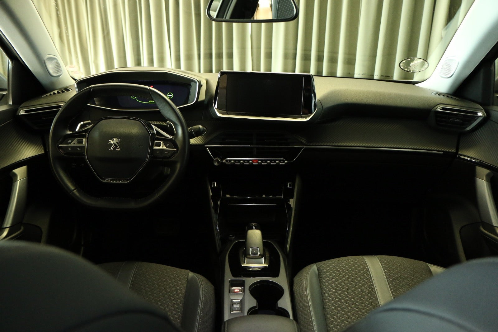 Grøn Peugeot 2008 fra 2020
