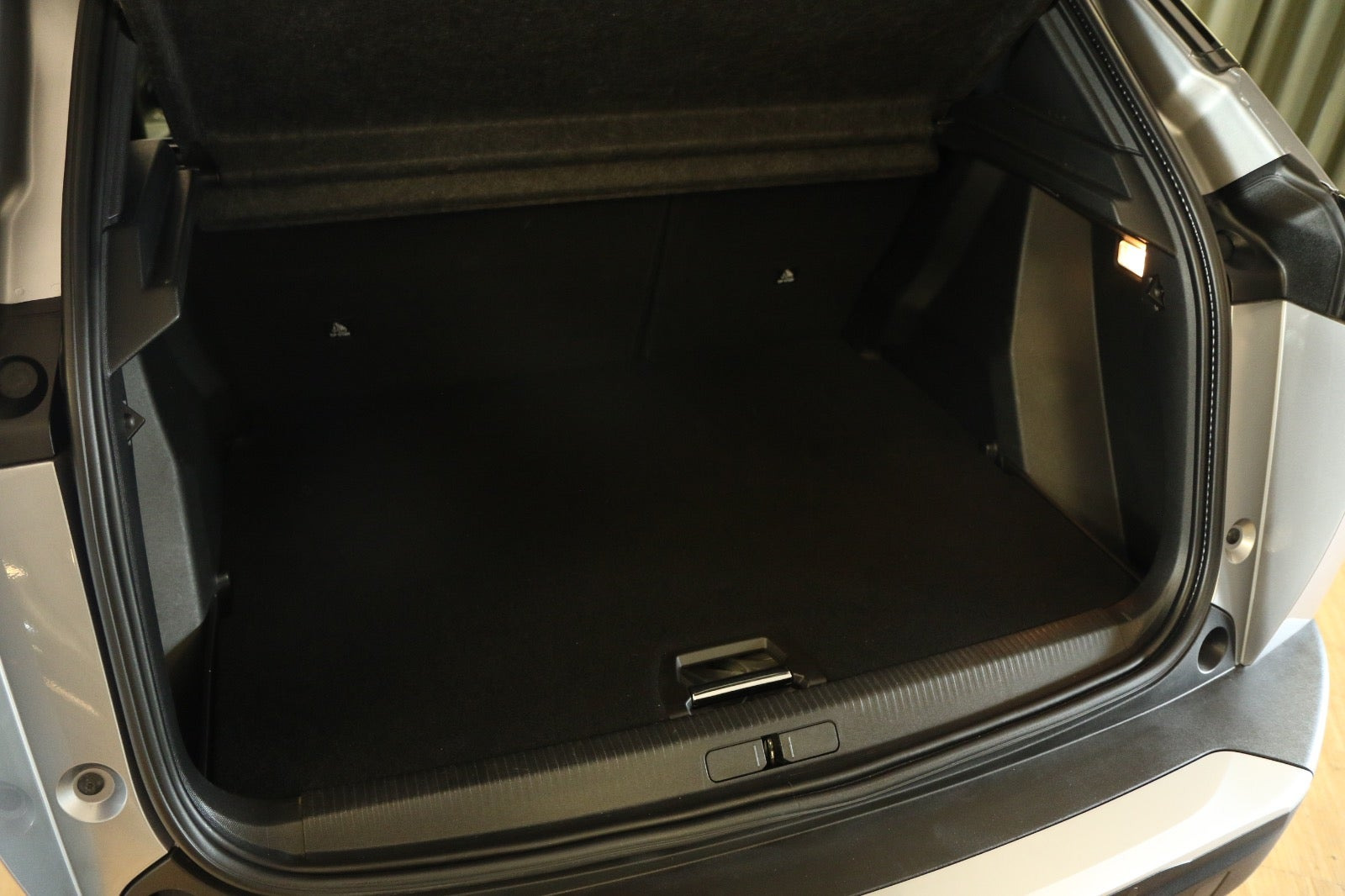 Grøn Peugeot 2008 fra 2020
