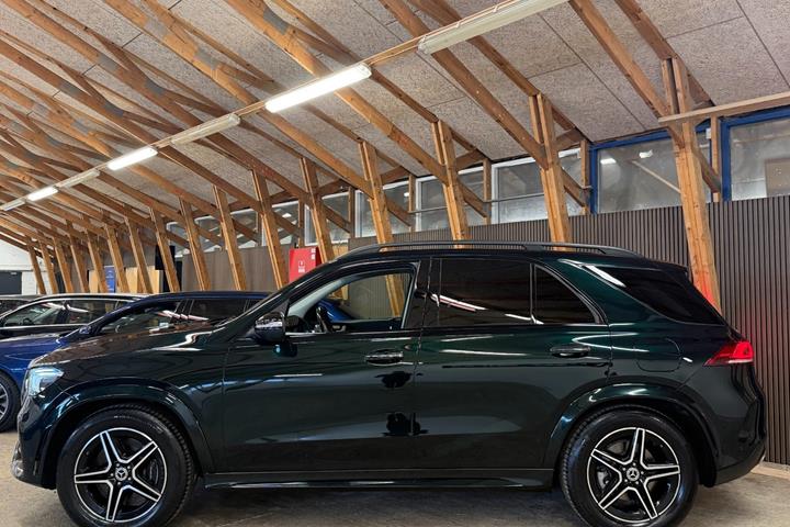 Grøn Mercedes GLE350 de fra 2022