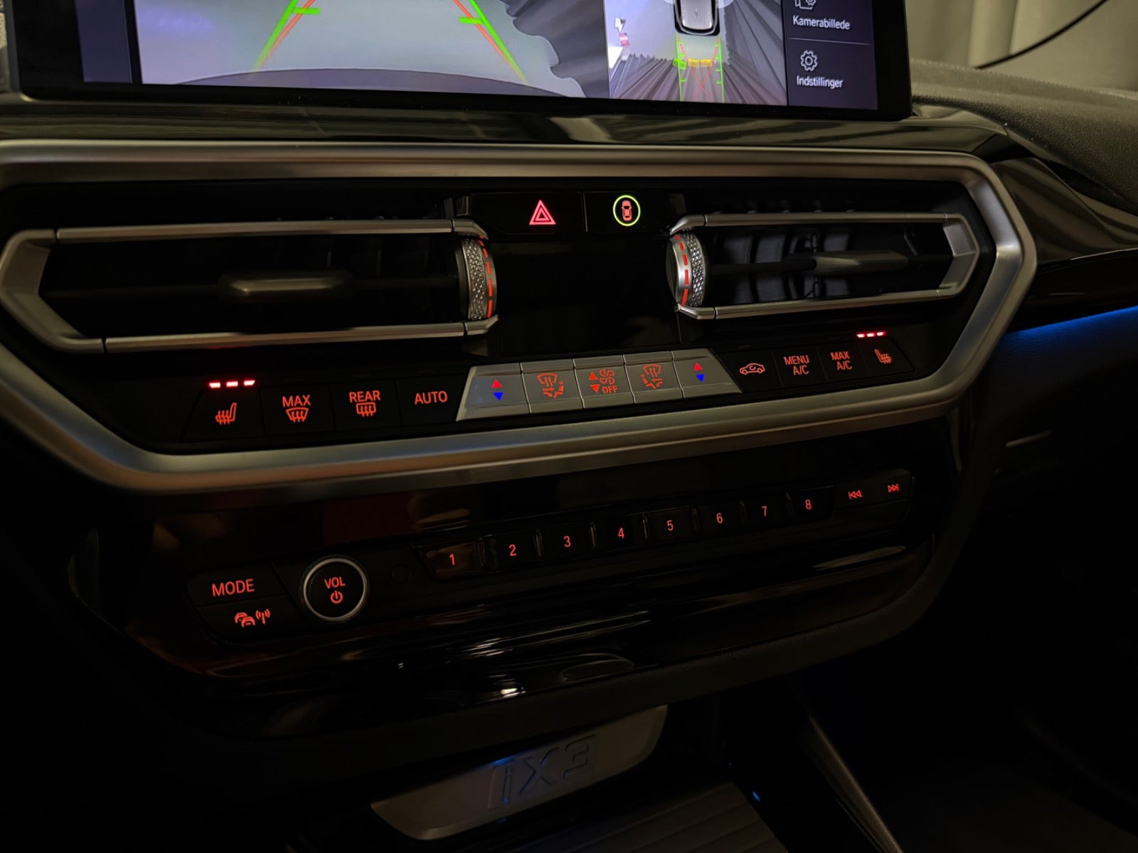 Orange BMW iX3 fra 2023