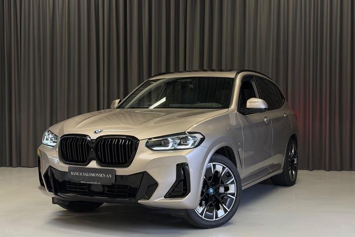 Orange BMW iX3 fra 2023