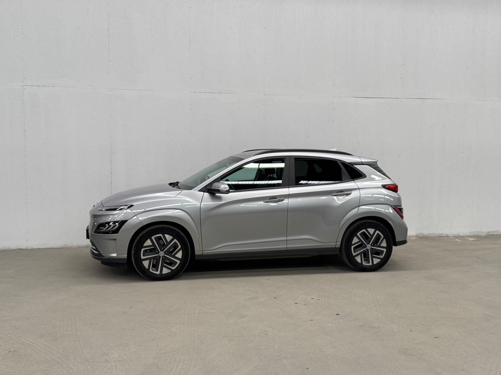 Sølv Hyundai Kona fra 2022
