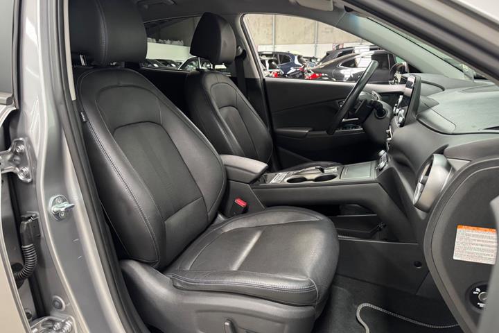 Sølv Hyundai Kona fra 2022